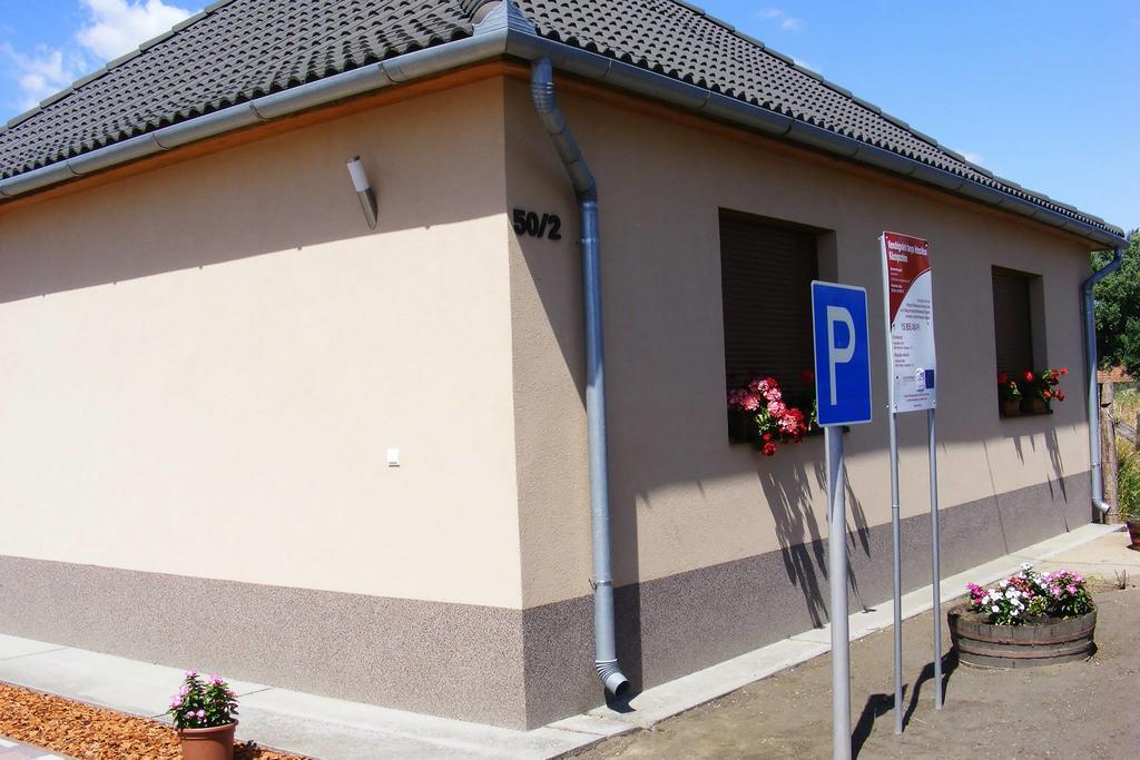 Hotel Szerencsecsillag Vendeghaz Kiskoros Exterior foto