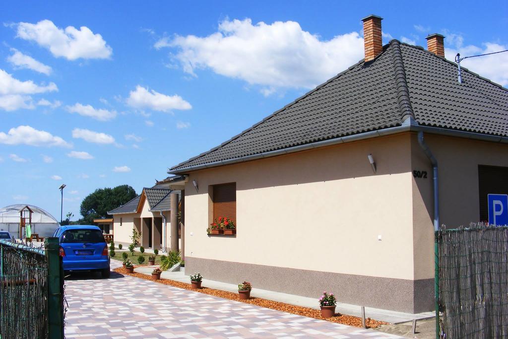 Hotel Szerencsecsillag Vendeghaz Kiskoros Exterior foto