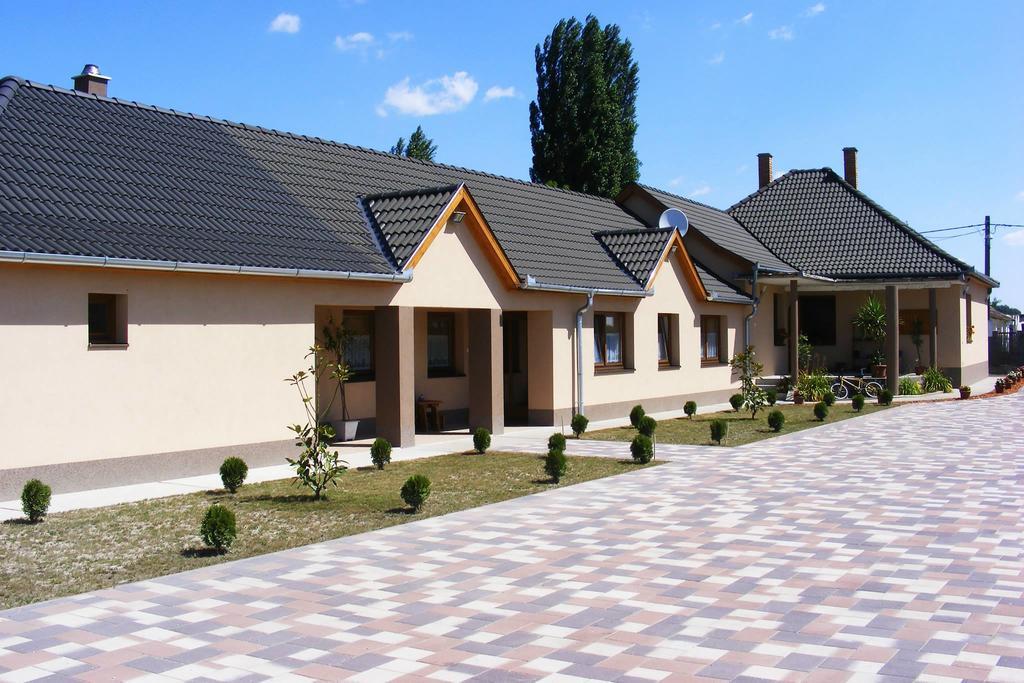 Hotel Szerencsecsillag Vendeghaz Kiskoros Exterior foto